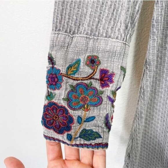 Soft Surroundings XS Gray Waffle Knit Tunic Embroidered Cuffs Button Placket - Picture 6 of 9